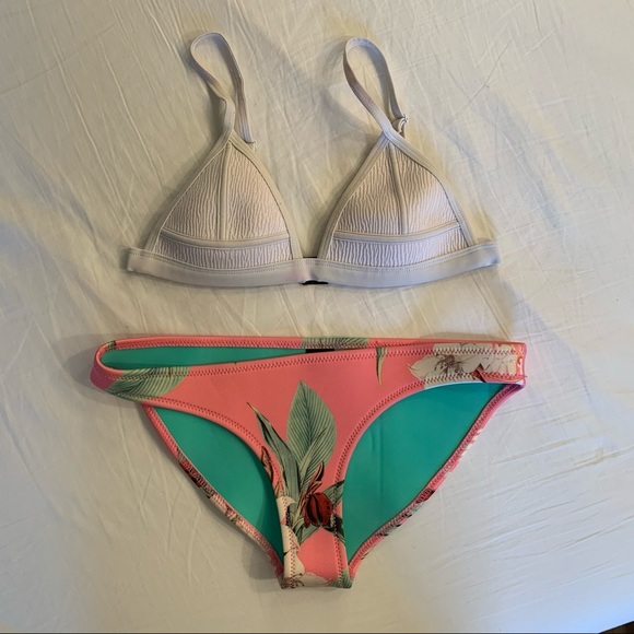 Triangl Swimsuit - Picture 4 of 7